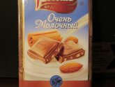 Шоколад Россия "Очень молочный" с миндалем и вафлей