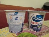 Йогурт Valio с черникой